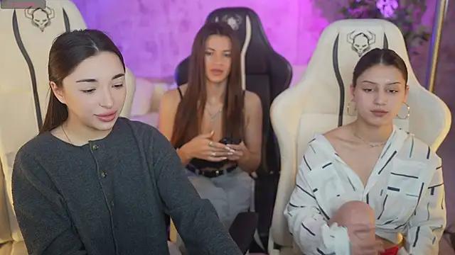 Explore our live girls sluts from our Custom and Multi clubs and checkout exclusive access to highly interactive content, such as shape, hair, titties, pussy type and many more.