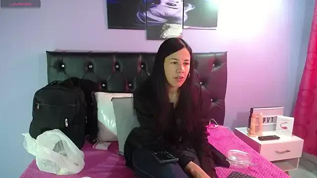 Jazmin_ny from StripChat is Freechat