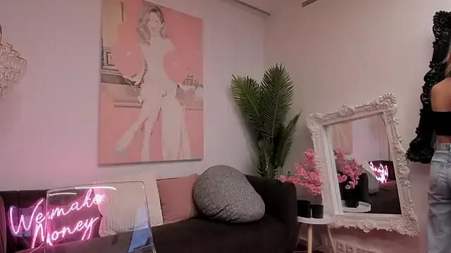 Explore our live girls sluts from our Custom and Multi clubs and checkout exclusive access to highly interactive content, such as shape, hair, titties, pussy type and many more.