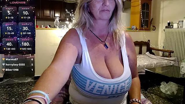JennaDeluxe from StripChat