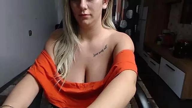 Jennifer24___ from StripChat