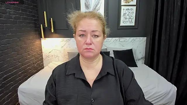 JenniferLight from StripChat