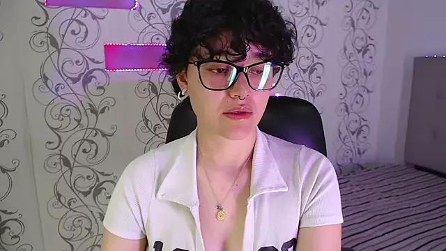 Explore our live girls sluts from our Custom and Multi clubs and checkout exclusive access to highly interactive content, such as shape, hair, titties, pussy type and many more.