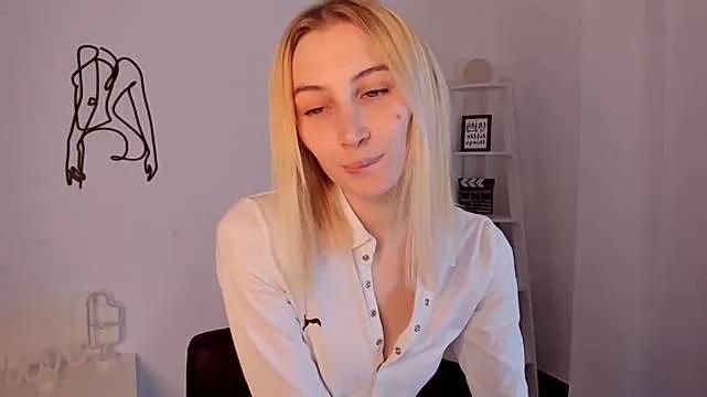 Explore our live girls sluts from our Custom and Multi clubs and checkout exclusive access to highly interactive content, such as shape, hair, titties, pussy type and many more.