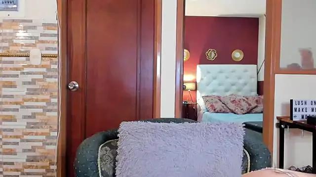 Explore our live girls sluts from our Custom and Multi clubs and checkout exclusive access to highly interactive content, such as shape, hair, titties, pussy type and many more.