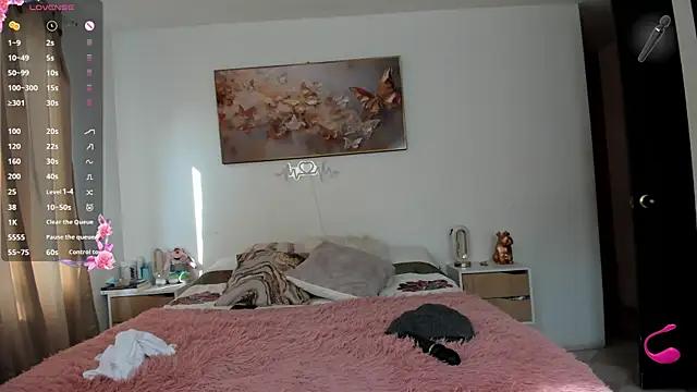 Explore our live girls sluts from our Custom and Multi clubs and checkout exclusive access to highly interactive content, such as shape, hair, titties, pussy type and many more.
