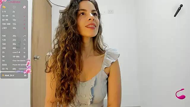 jessyegoldenn from StripChat