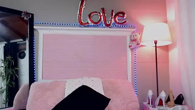 Explore our live girls sluts from our Custom and Multi clubs and checkout exclusive access to highly interactive content, such as shape, hair, titties, pussy type and many more.