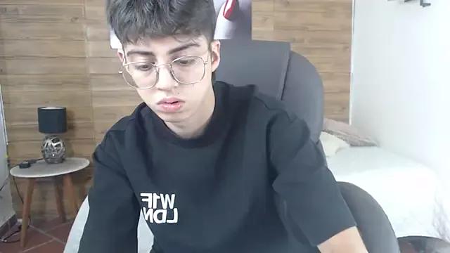 jhoellx from StripChat is Freechat
