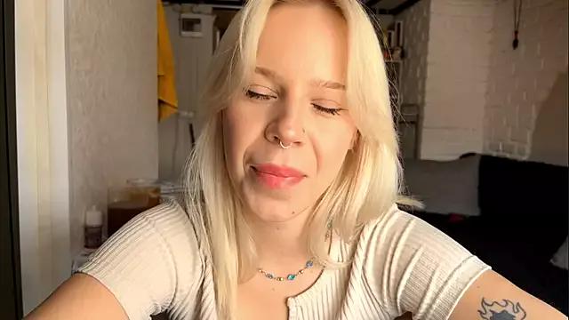 Explore our live girls sluts from our Custom and Multi clubs and checkout exclusive access to highly interactive content, such as shape, hair, titties, pussy type and many more.