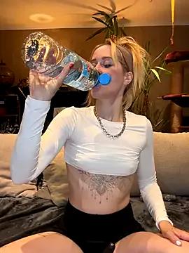 Jolene_Fuego from StripChat is Freechat