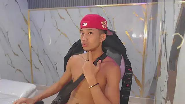 jose_sexycumm from StripChat is Freechat