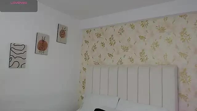Explore our live girls sluts from our Custom and Multi clubs and checkout exclusive access to highly interactive content, such as shape, hair, titties, pussy type and many more.