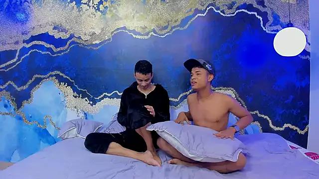 Juicy_Crew from StripChat is Freechat
