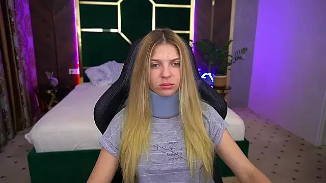 JuicyAurora from StripChat is Freechat