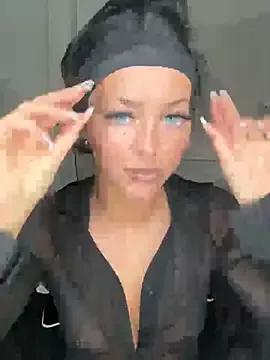 Explore our live girls sluts from our Custom and Multi clubs and checkout exclusive access to highly interactive content, such as shape, hair, titties, pussy type and many more.