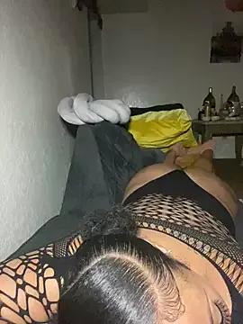 JuicyPrettyKitty from StripChat is Freechat
