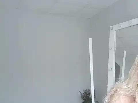 Julia_Giulia from StripChat is Freechat