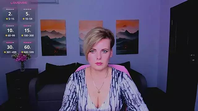 Explore our live girls sluts from our Custom and Multi clubs and checkout exclusive access to highly interactive content, such as shape, hair, titties, pussy type and many more.