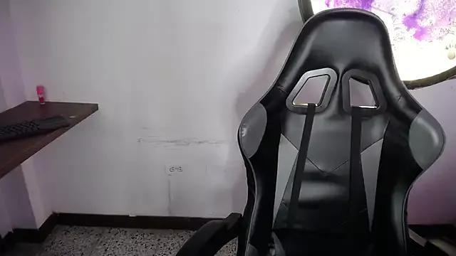 juliana-97 from StripChat is Freechat