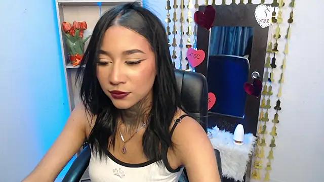 Explore our live girls sluts from our Custom and Multi clubs and checkout exclusive access to highly interactive content, such as shape, hair, titties, pussy type and many more.