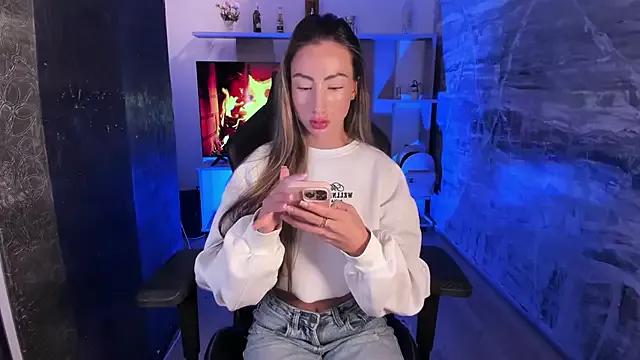 Explore our live girls sluts from our Custom and Multi clubs and checkout exclusive access to highly interactive content, such as shape, hair, titties, pussy type and many more.