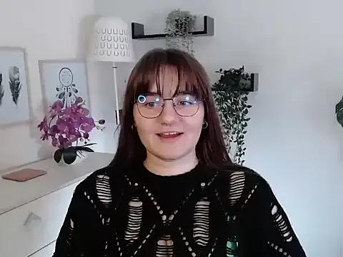 Julie_Diamond from StripChat is Freechat