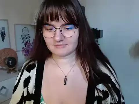 Julie_Diamond from StripChat is Freechat