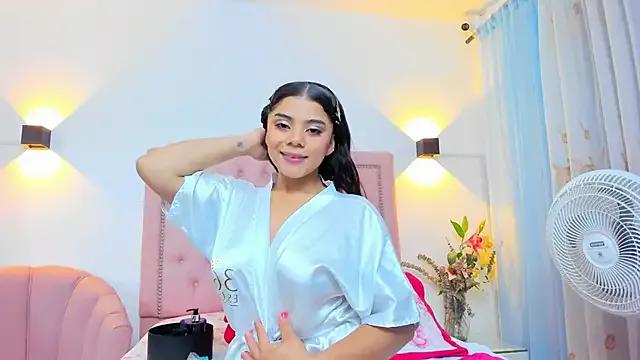 JulieeHabubu from StripChat is Freechat