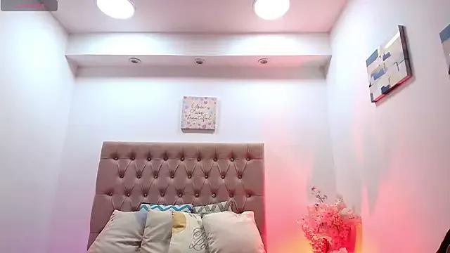 Juliet_Queen from StripChat is Freechat