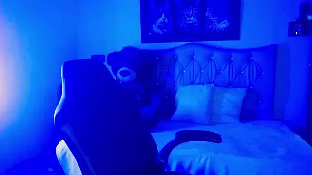 Explore our live girls sluts from our Custom and Multi clubs and checkout exclusive access to highly interactive content, such as shape, hair, titties, pussy type and many more.
