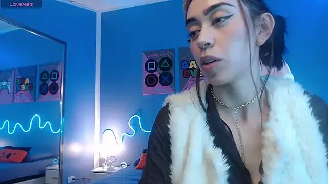 Explore our live girls sluts from our Custom and Multi clubs and checkout exclusive access to highly interactive content, such as shape, hair, titties, pussy type and many more.