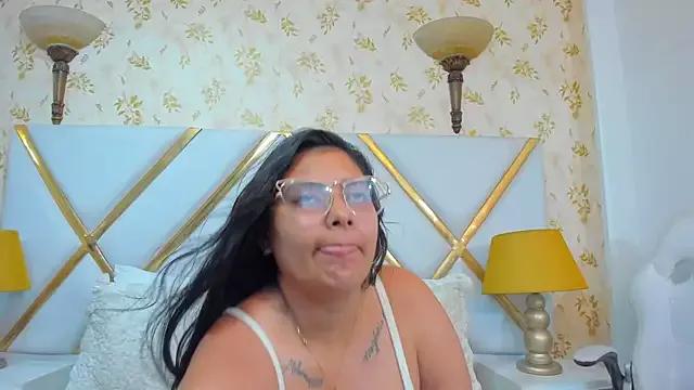 Julieta_Owen from StripChat is Freechat