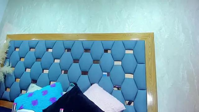 Explore our live girls sluts from our Custom and Multi clubs and checkout exclusive access to highly interactive content, such as shape, hair, titties, pussy type and many more.