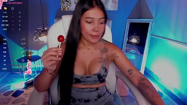 Juliieta_Evans from StripChat is Freechat