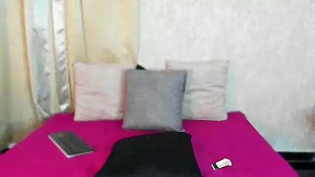 JuliKim_ webcams show profile image 