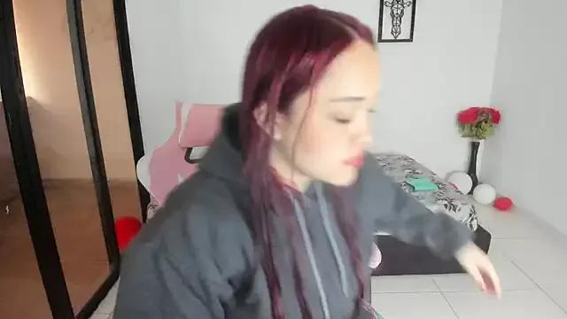julinee_smithh from StripChat is Freechat