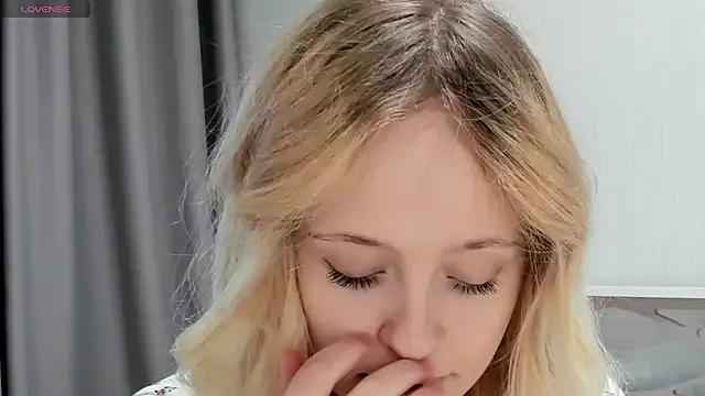 Julliakoill from StripChat