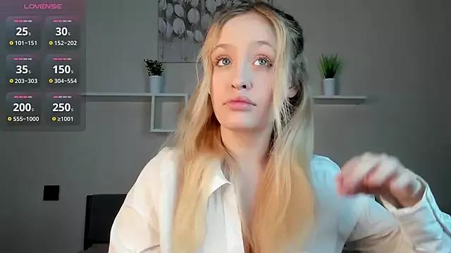 Julliakoill webcams show profile image 