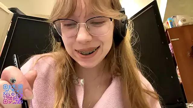 JuneCooper from StripChat is Freechat