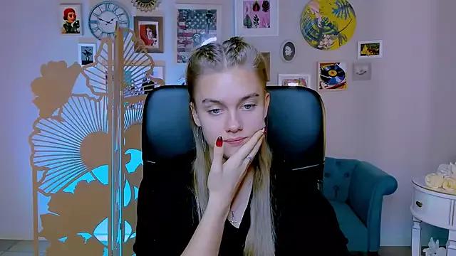 JuneWoods webcams show profile image 