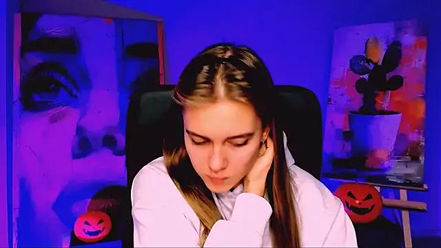 JuneWoods from StripChat is Freechat