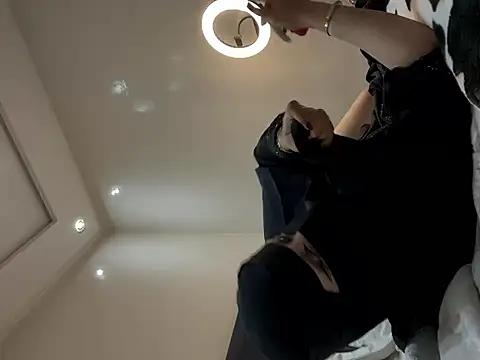 jyjyelamira from StripChat