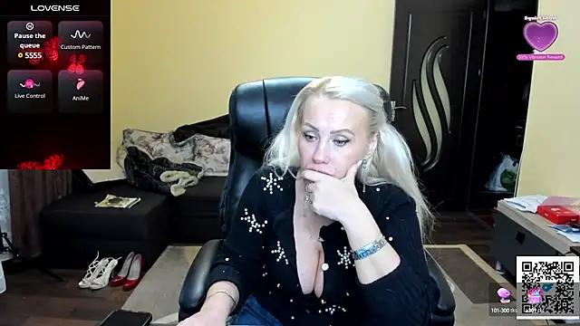 Explore our live girls sluts from our Custom and Multi clubs and checkout exclusive access to highly interactive content, such as shape, hair, titties, pussy type and many more.
