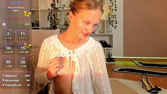 Kara_smalltits from StripChat is Freechat