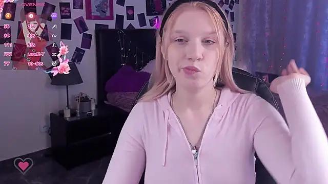 KarambaMoon from StripChat