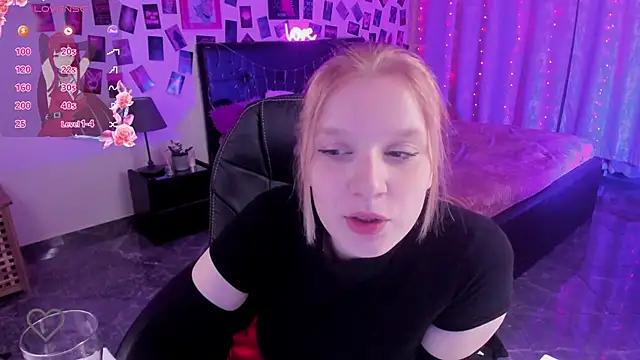 KarambaMoon from StripChat
