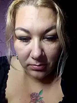 Karamelkaxq from StripChat is Freechat