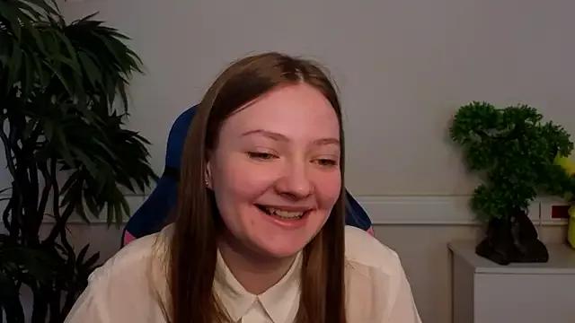 KarenGreen from StripChat is Freechat