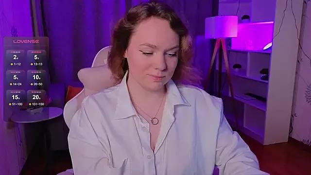 Kari_Lunna from StripChat is Freechat